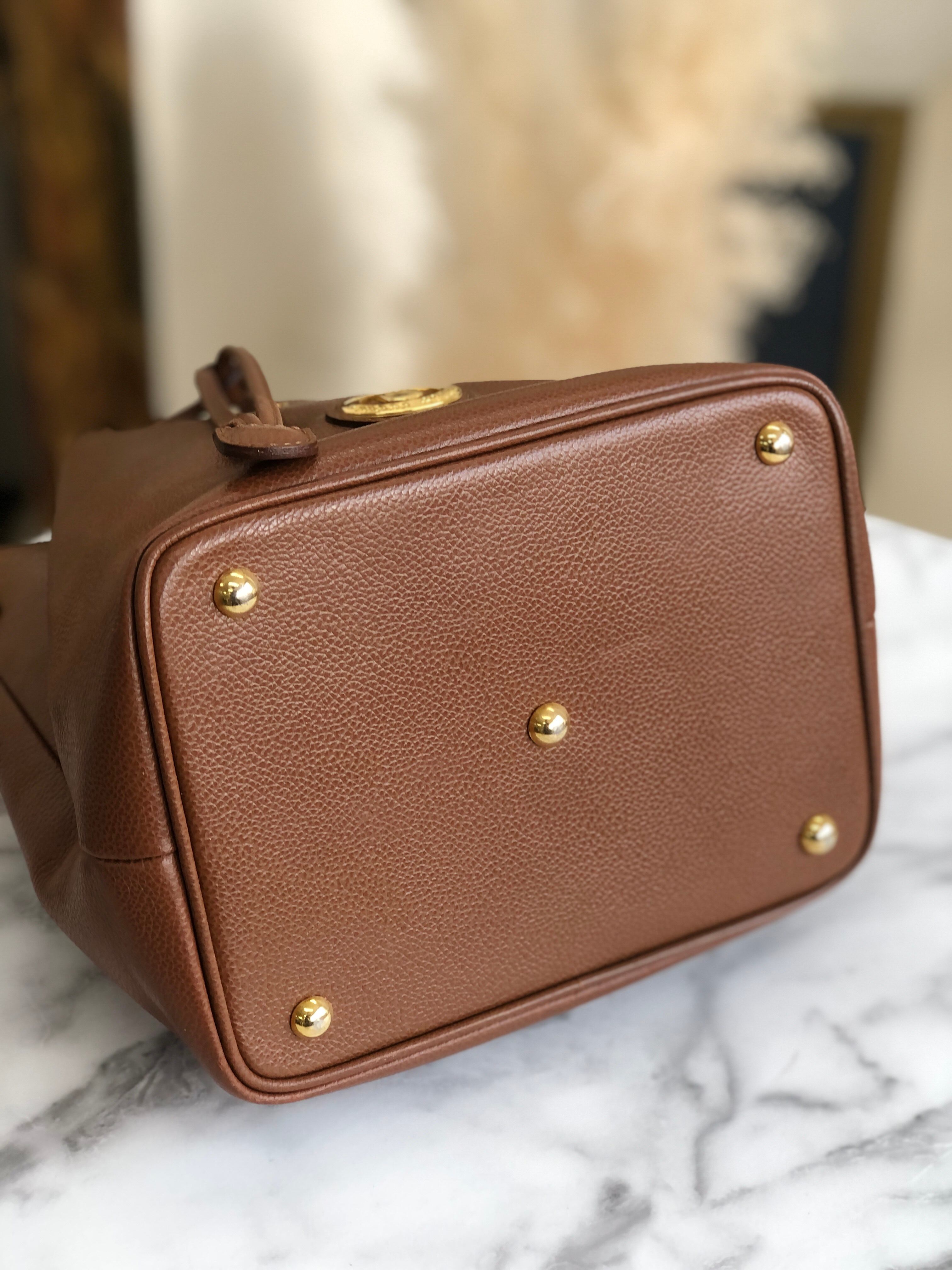 Burberrys' バーバリーズ ロゴ エンボスレザー 巾着 ショルダーバッグ