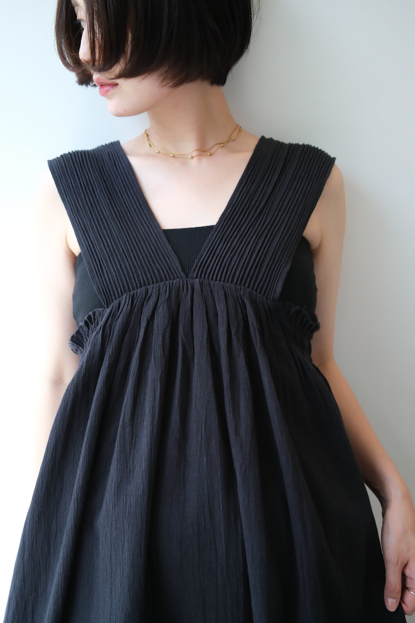Hella cotton crepe gather top コットンクレープギャザートップス