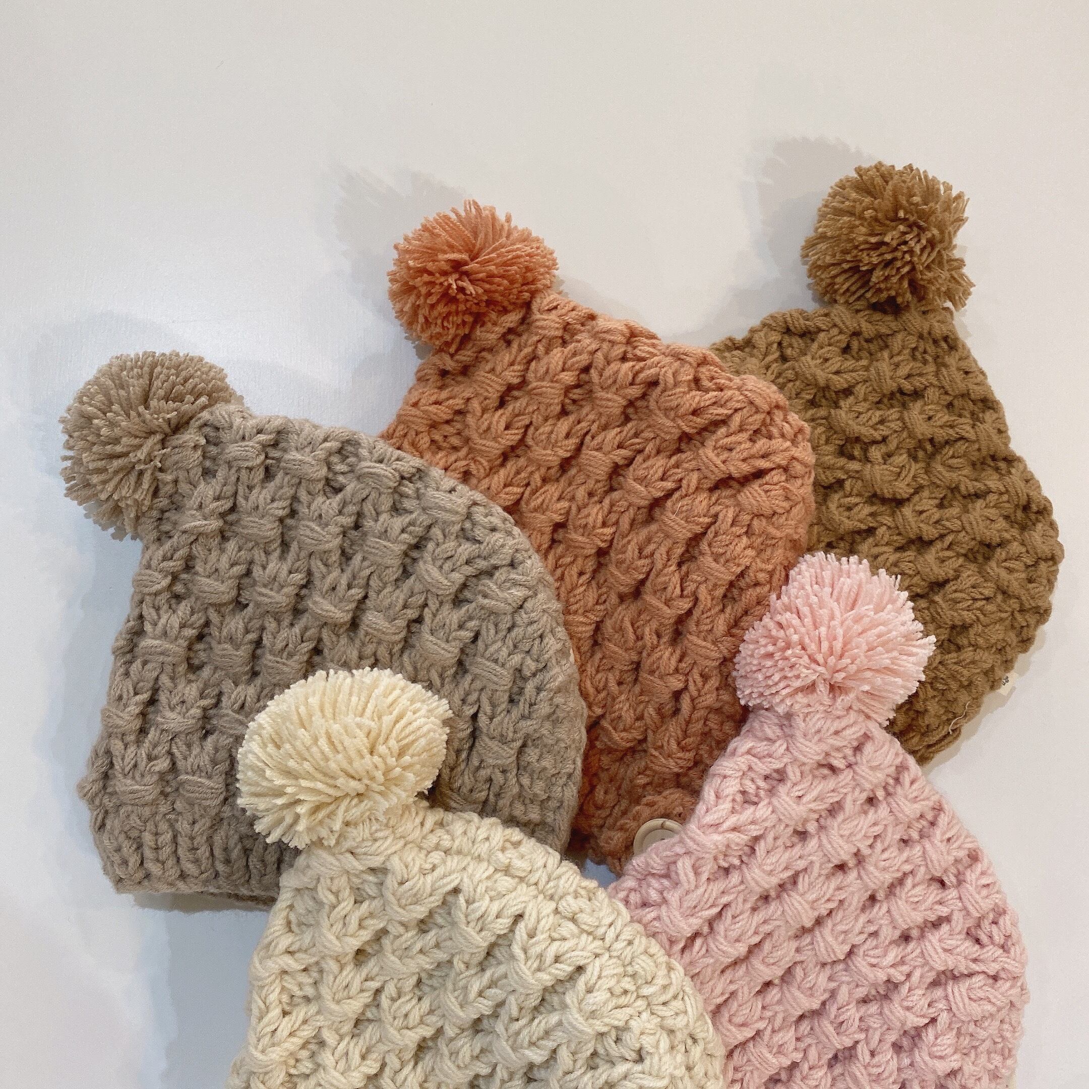 ぽんぽん付きニットボンネット