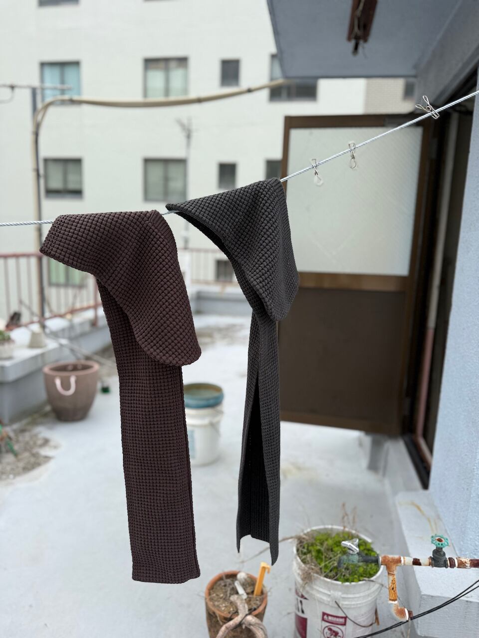 COMFORTABLE REASON / Waffle Hood Scarf | EE ONLINE STORE -