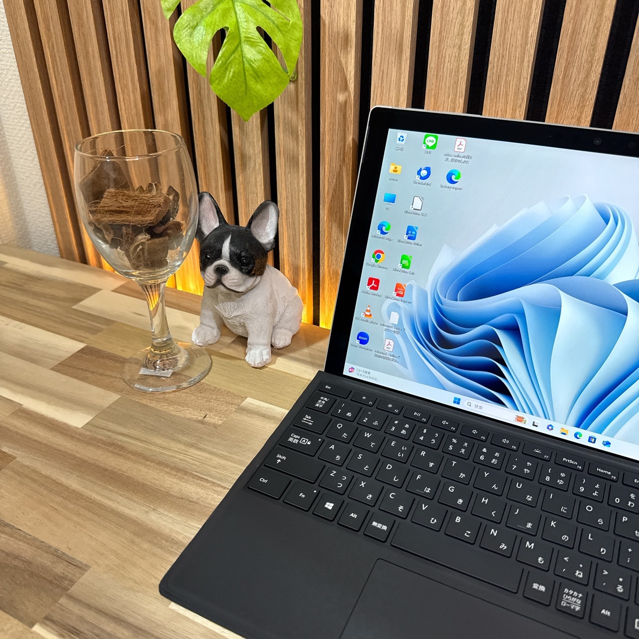 \ 公式ショップ限定価格❣️/ 準美品《2in1モデル》Surface Pro 7+ プラチナ 第11世代 メモリ8GB SSD256GB 最新 ノートパソコン 安心サポート&3ヶ月保証付き