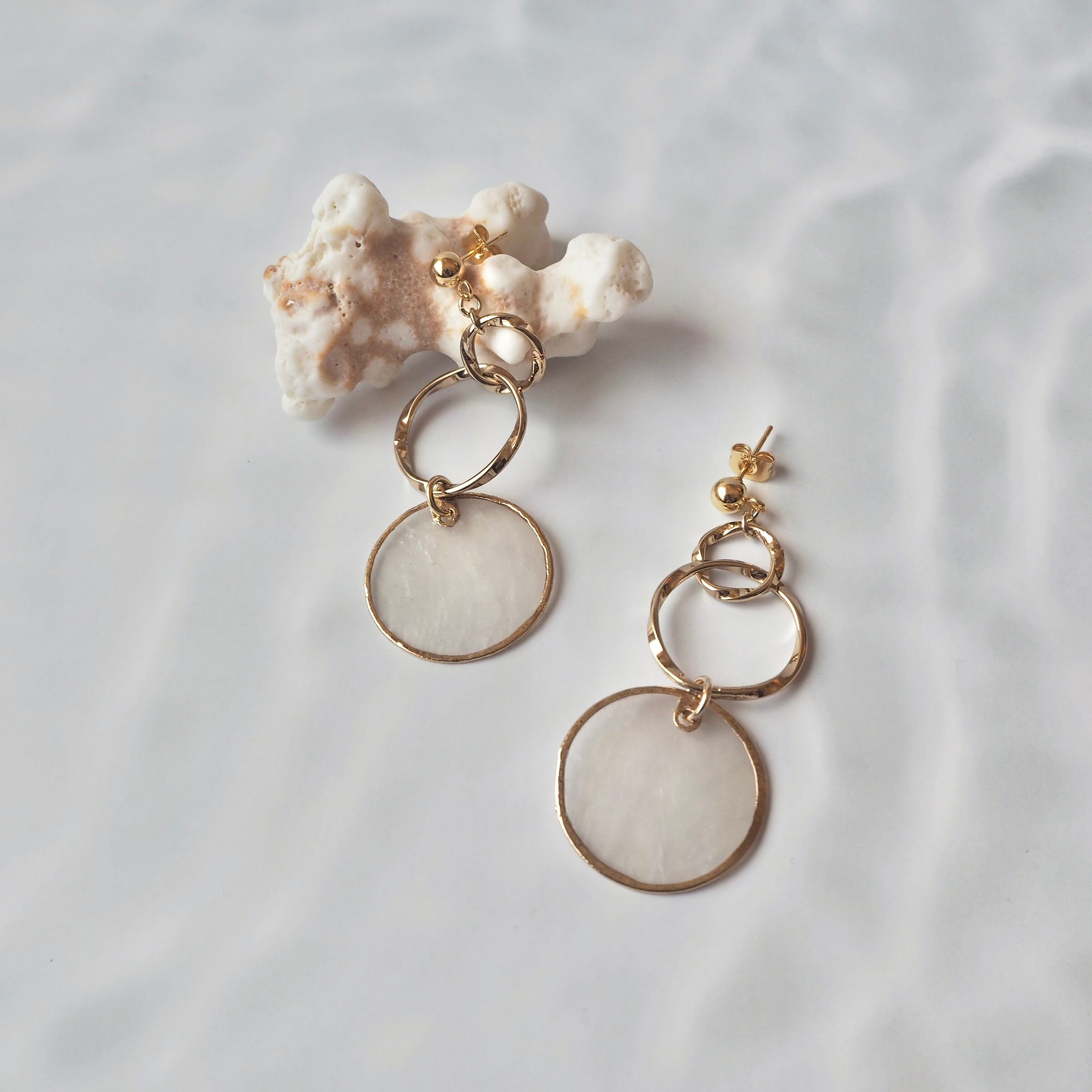TVドラマ着用//カピスシェルリングピアス・イヤリング | Handmade