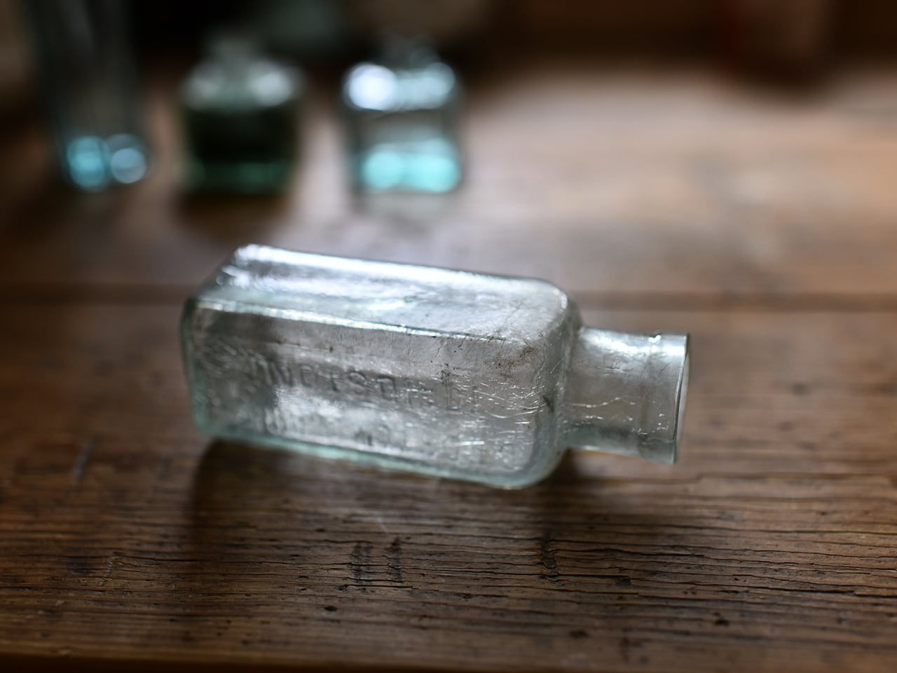 小さなガラス瓶（A）イギリスアンティーク
