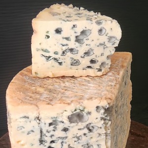 フランス産 グラスフェッド ブルー ドーヴェルニュ AOP 100g ブルーチーズ 切りたて Blue Cheese   BLEU D'AUVERGNE AOP Grassfed 100g