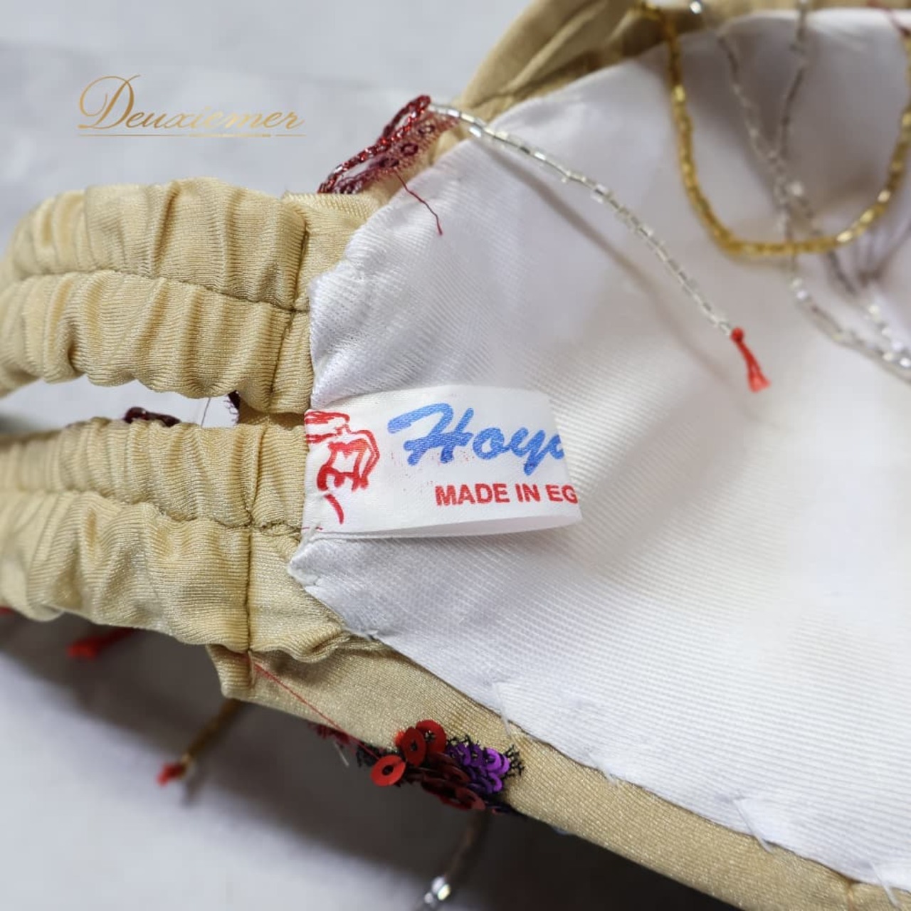 ベリーダンス 衣装 Hoyda ホイダ 上下セット オリエンタル レッド系 トップス スカート スパンコール 花 ビジュー 赤 緑 ラインストーン キラキラ アーム アーム飾り 腕飾り 華やか 鮮やか ツーピース スリット エジプト製 グリーン系