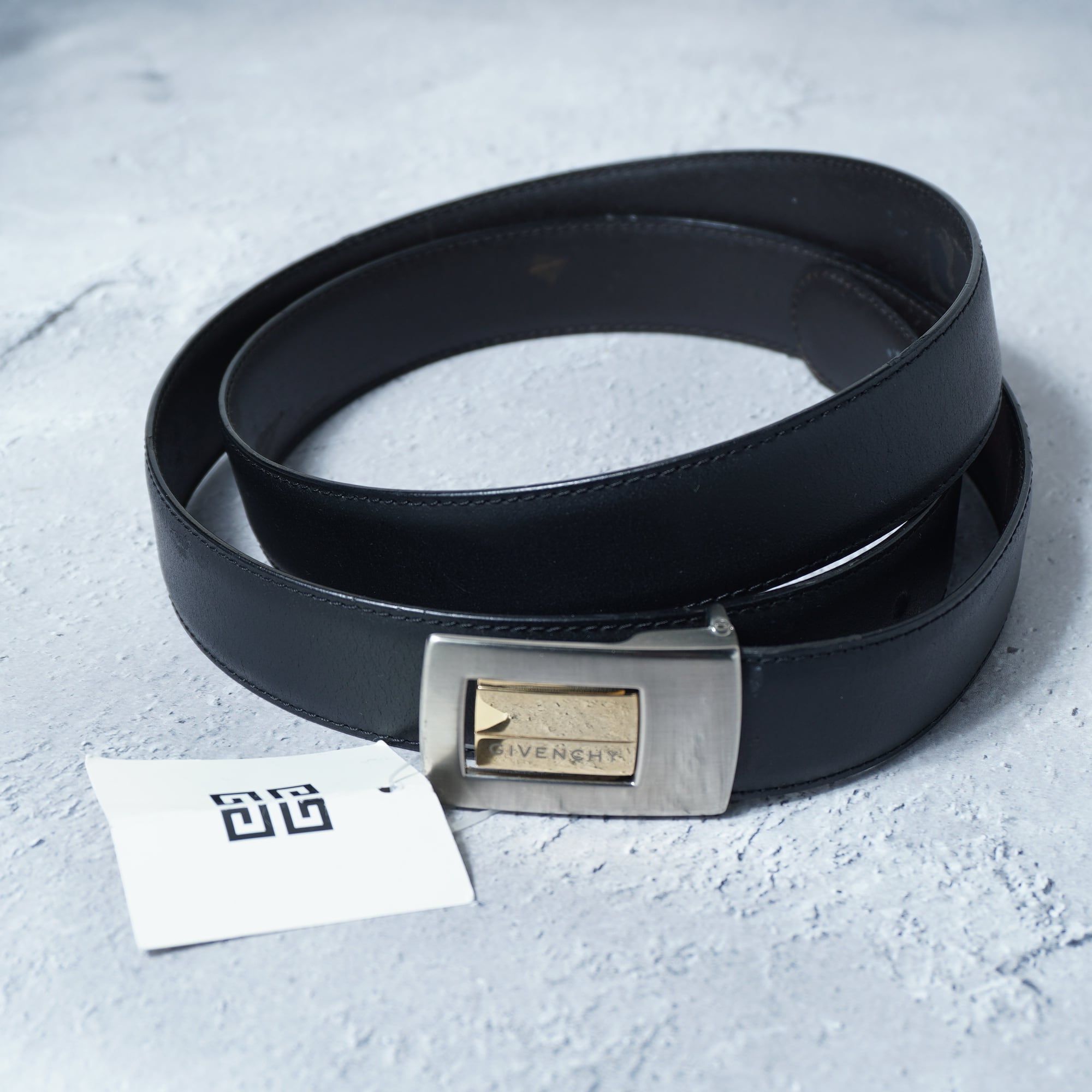 GIVENCHY ジバンシィ　ブラック　黒　レザーベルト ゴールドバックル　ロゴ GIVENCHY】ジバンシー ロゴ入バックルレザーベルト gold&silver&black