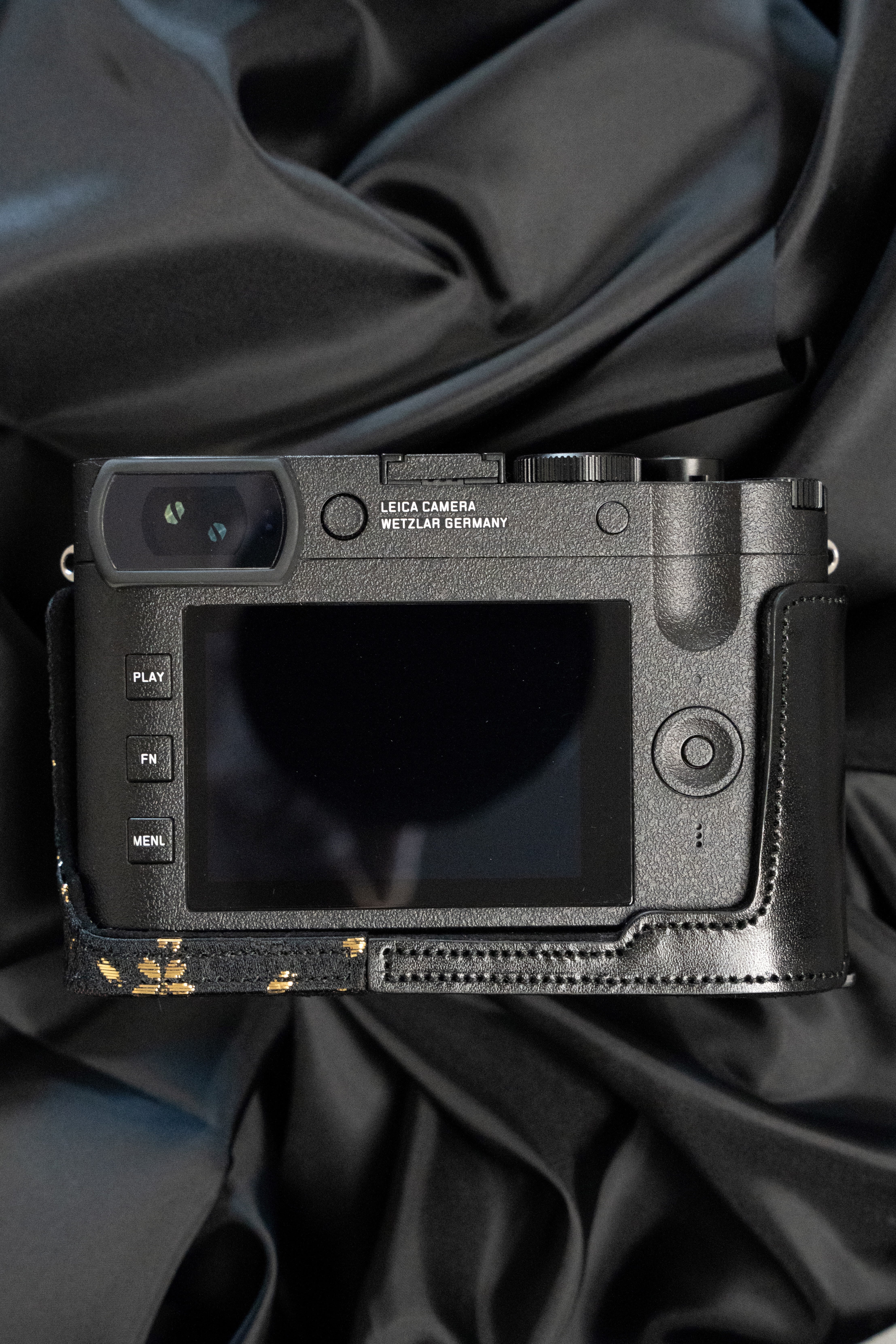 Leica Q2・Q3】ルガトーレザー × 京都西陣織 ボディースーツ｜Black