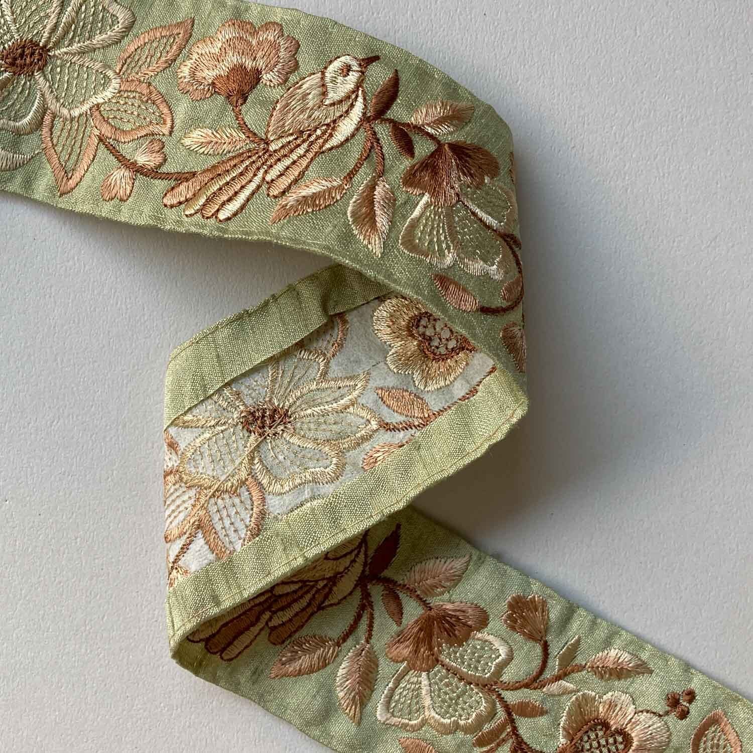再入荷〉花を眺める鳥模様のインド刺繍リボン（50cm〜） | Dua