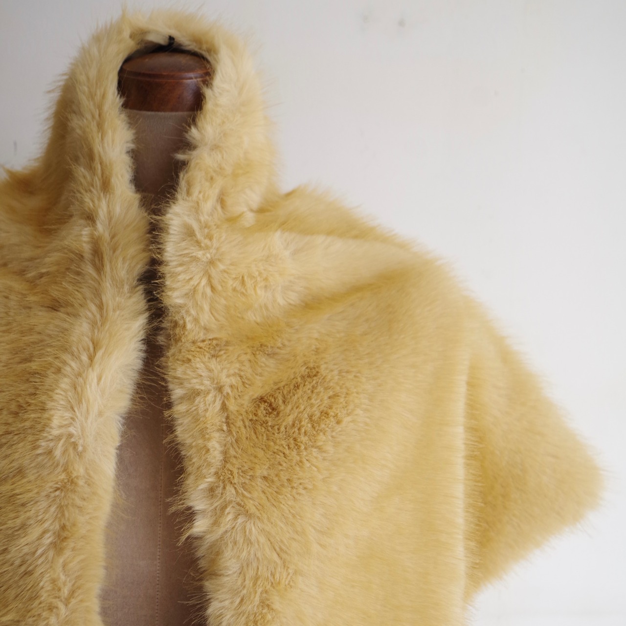 LOEFF  Fur Reversible Triangle Scarf