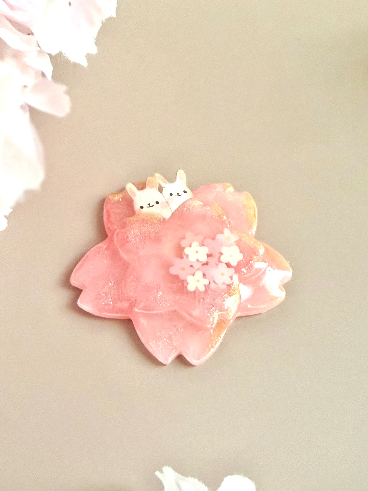 ブローチ『ぴょこぴょこうさぎの笑い声』ストーリーカード付き