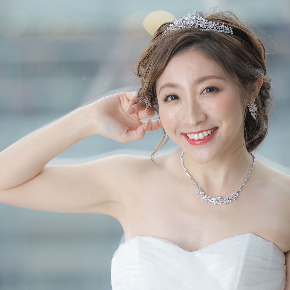 H-16 キュービックジルコニア フラワーモチーフティアラ 【実店舗売上