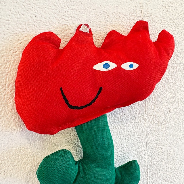 アワジトモミさん／ぬいぐるみ作品「チューリップ」
