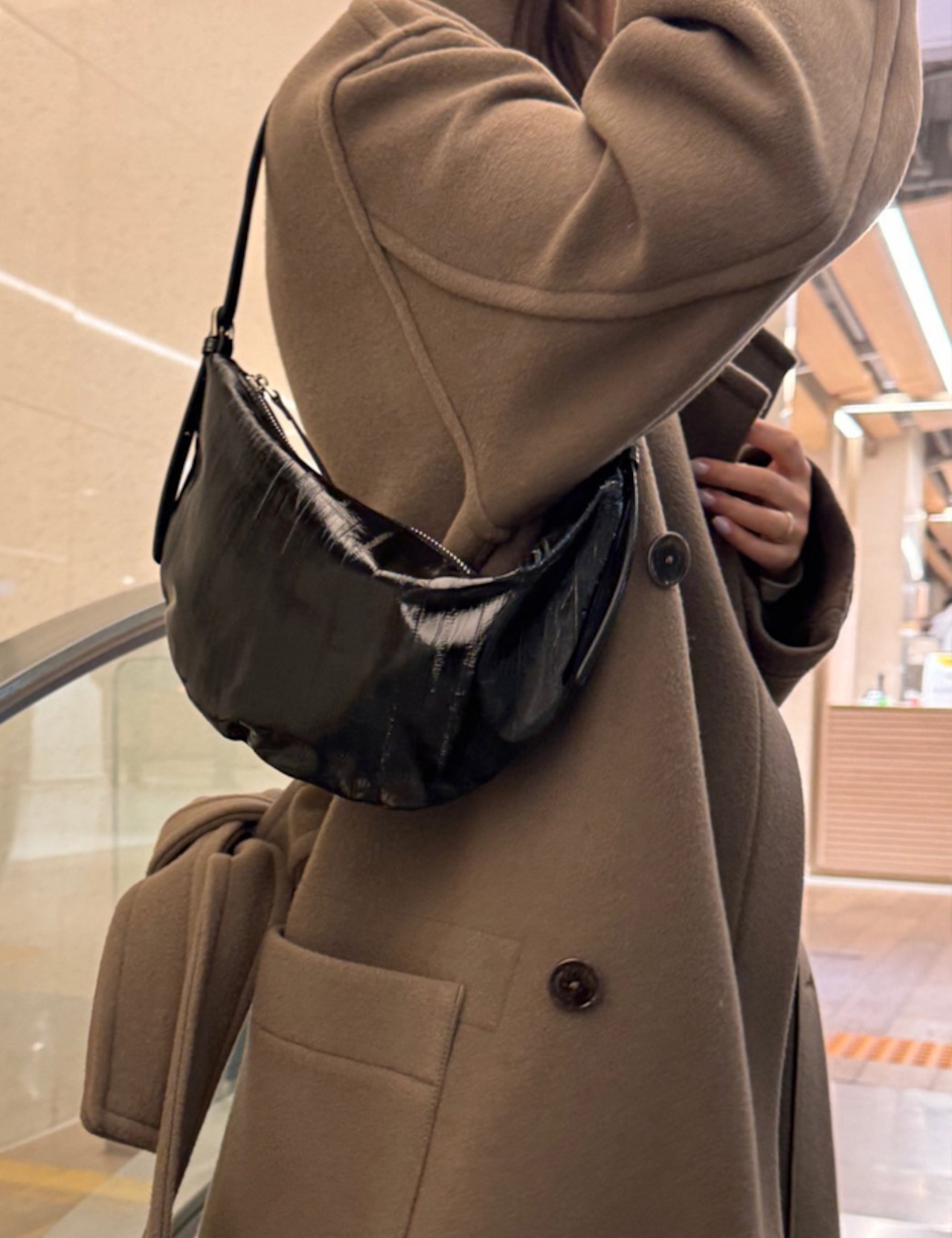 【新作5%OFF・3日間】牛革100%・Curve Bag_onecolor