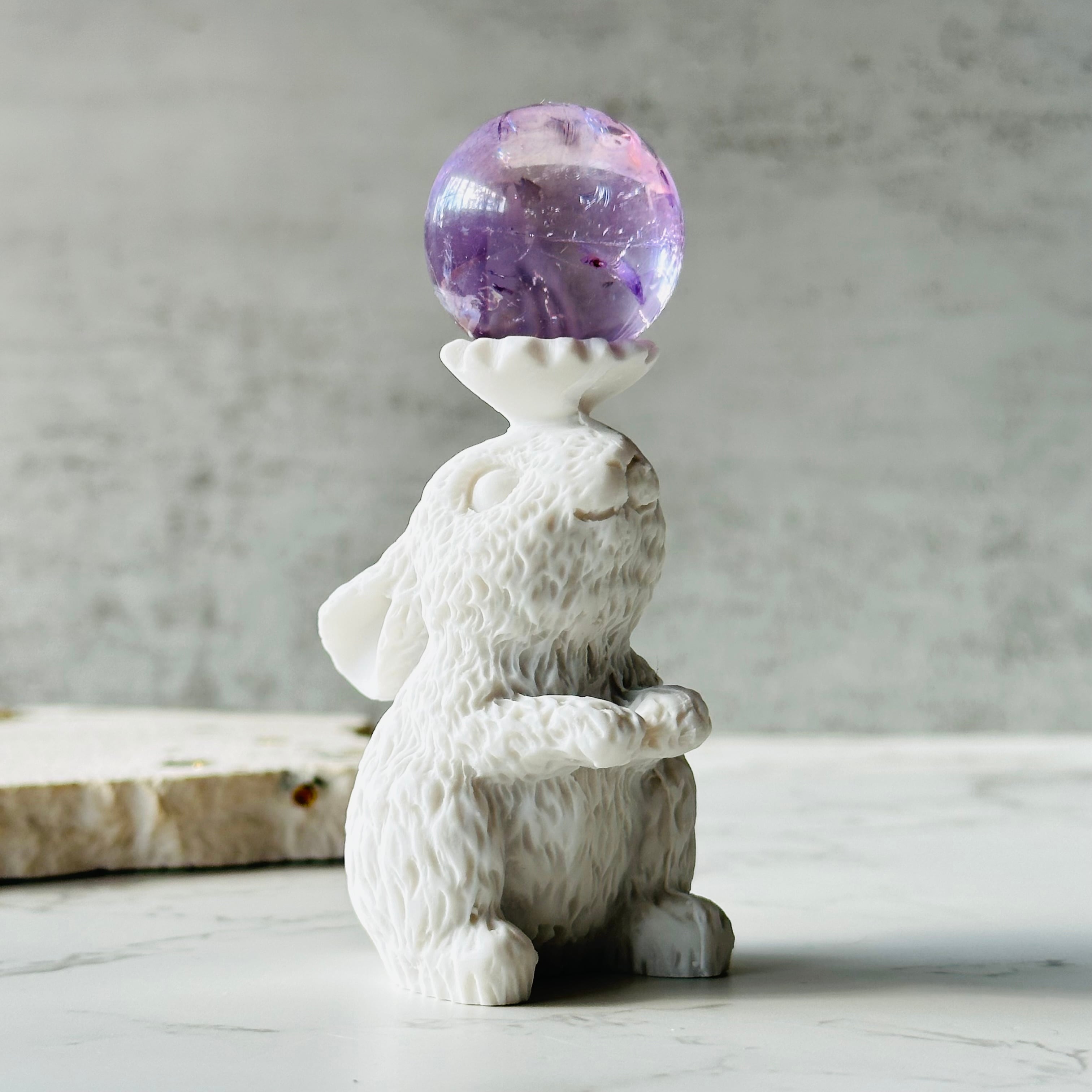 天然石スフィア台｜白いうさぎの可愛いインテリア台座 | Mt.Sophia