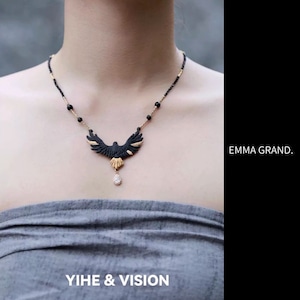 夜空を切り裂き自由を翔ける黒鷲のネックレス　E00655