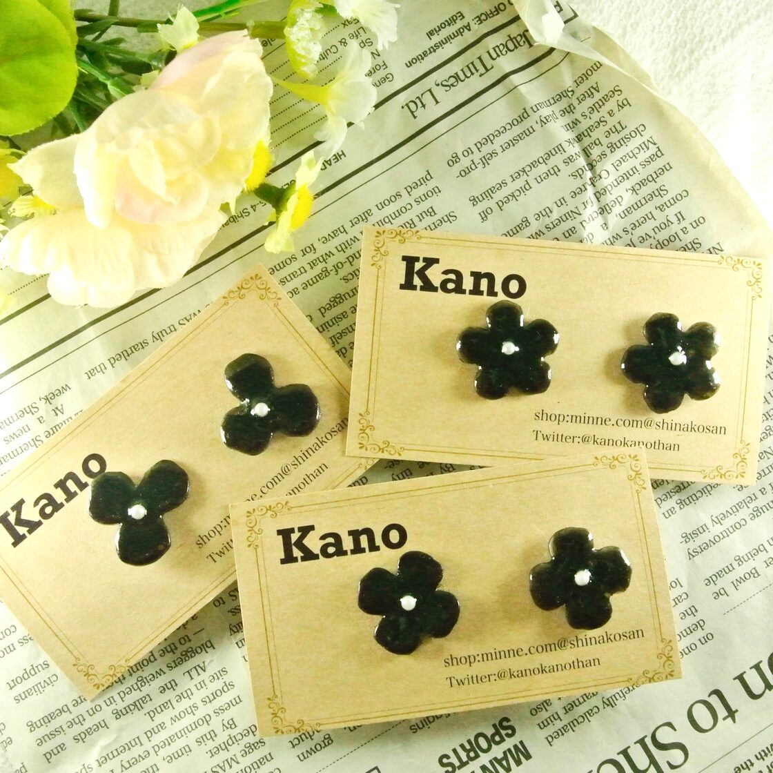 黒のお花のピアス】 プレゼント 花 ピアス 黒 フラワー モノトーン 