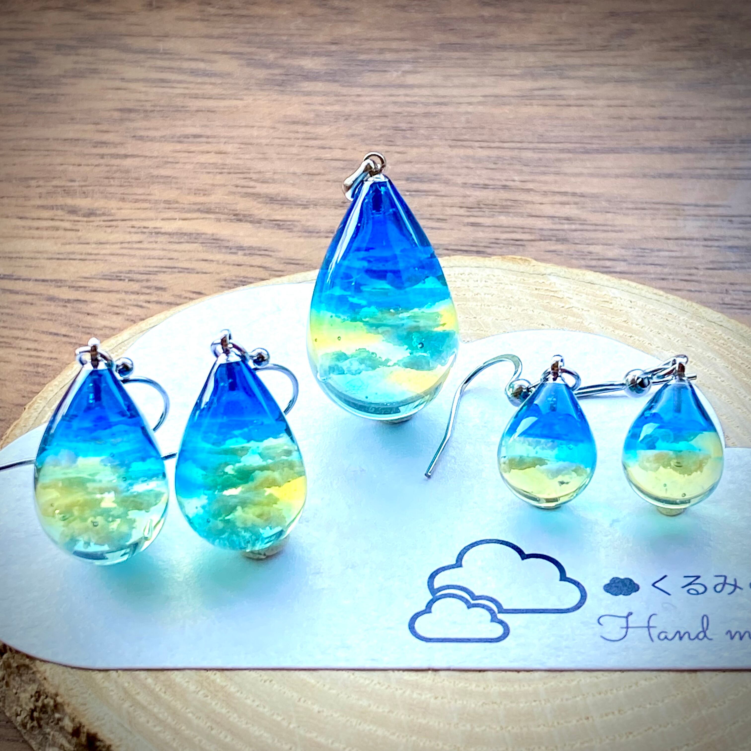 1780.スワロ入り♡ しずく型レジンネックレス♡ しずく型に小花を