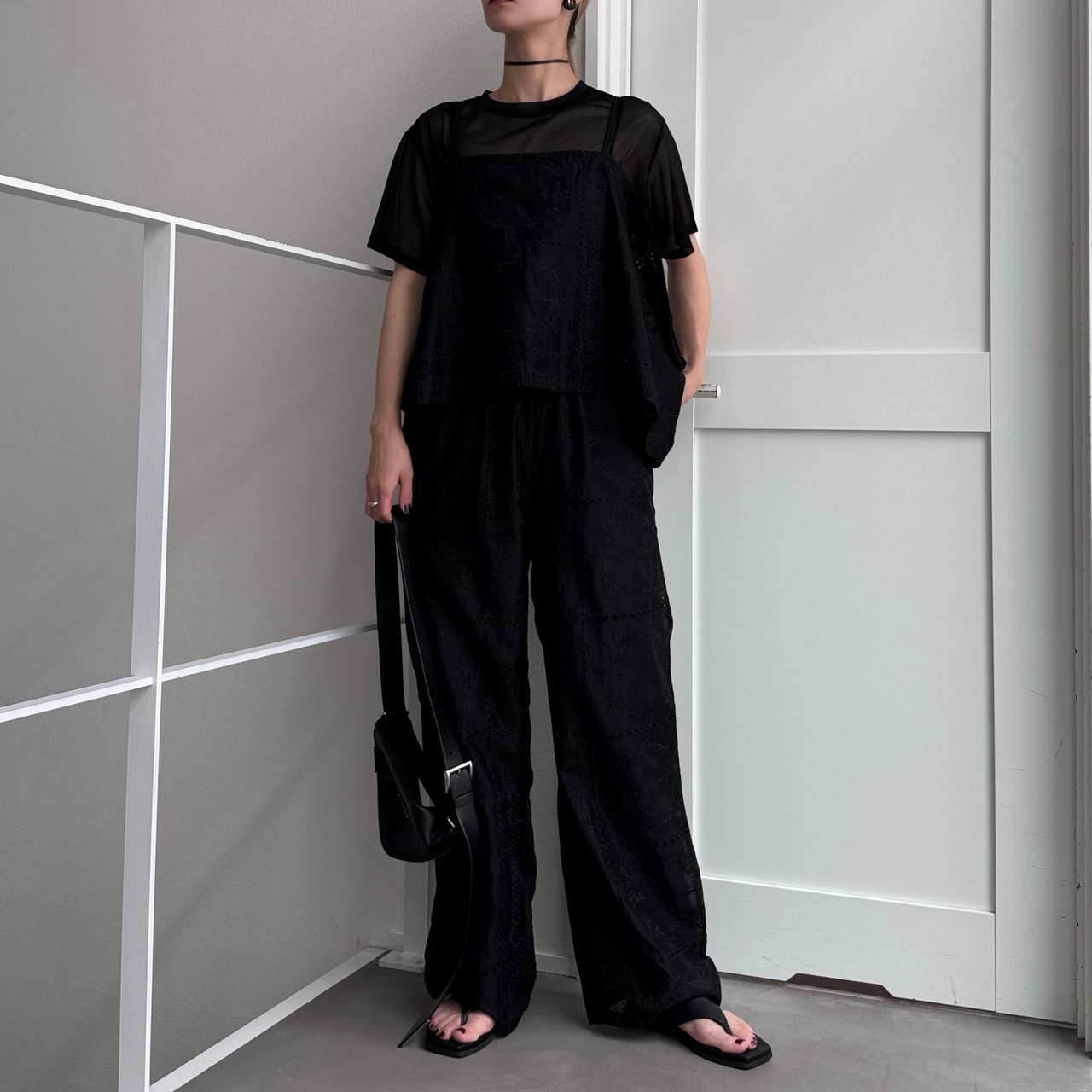 リーフ柄刺繍ランダムcamisole/ブラック