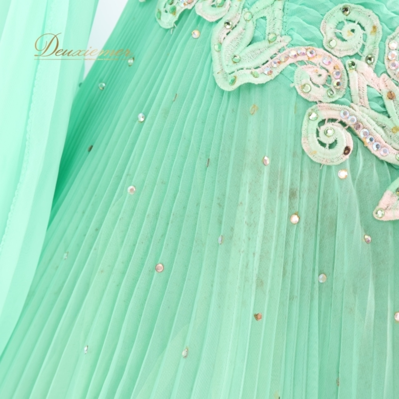 社交ダンス 衣装 スタンダードドレス ワンピース ドレス スタンダード ファー フリル エメラルドグリーン フロート レース ボリューム デモ 競技 ダンス パーティ lovely dancing 迫力 豪華 グリーン系 豪華なデザイン 大きなフロート ドレス ボリューム感 競技用衣装 パーティドレス フェミニン ステージ衣装 おしゃれ レディース ドレスアップ デモ用