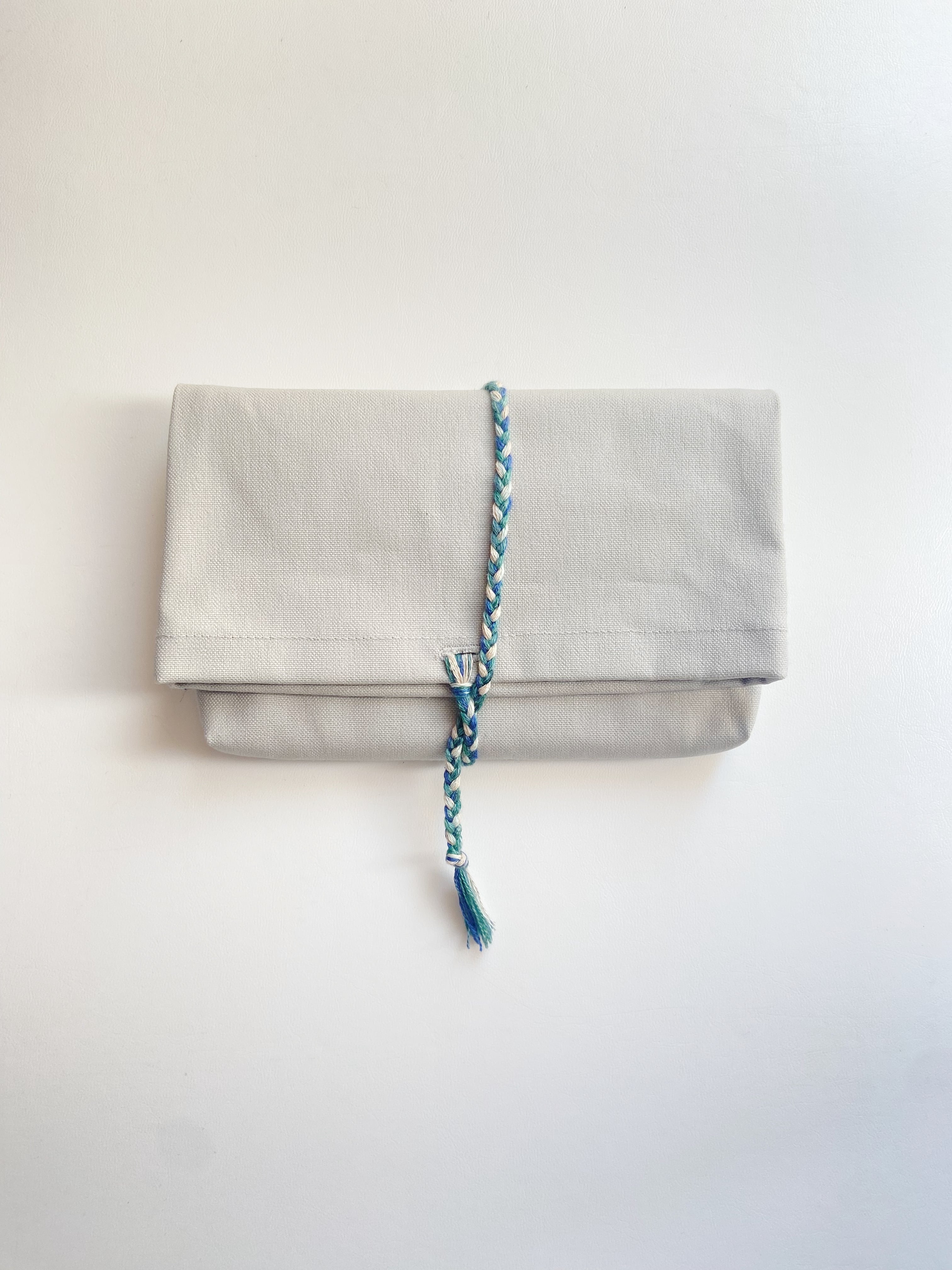手染め紐のくるくるケース / powder grey トルマリン #17 | R o c c a