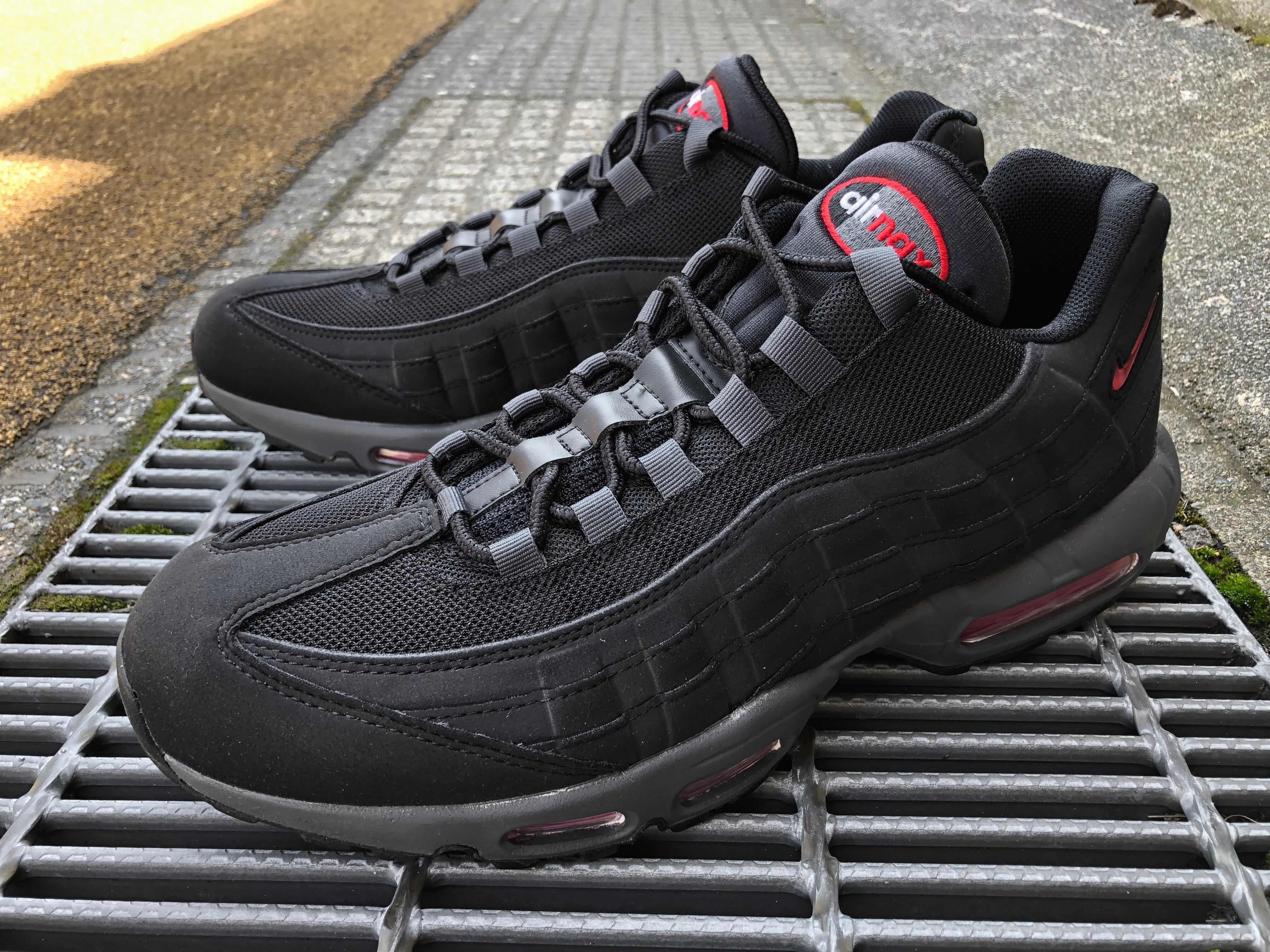 nike air max 95 black on black