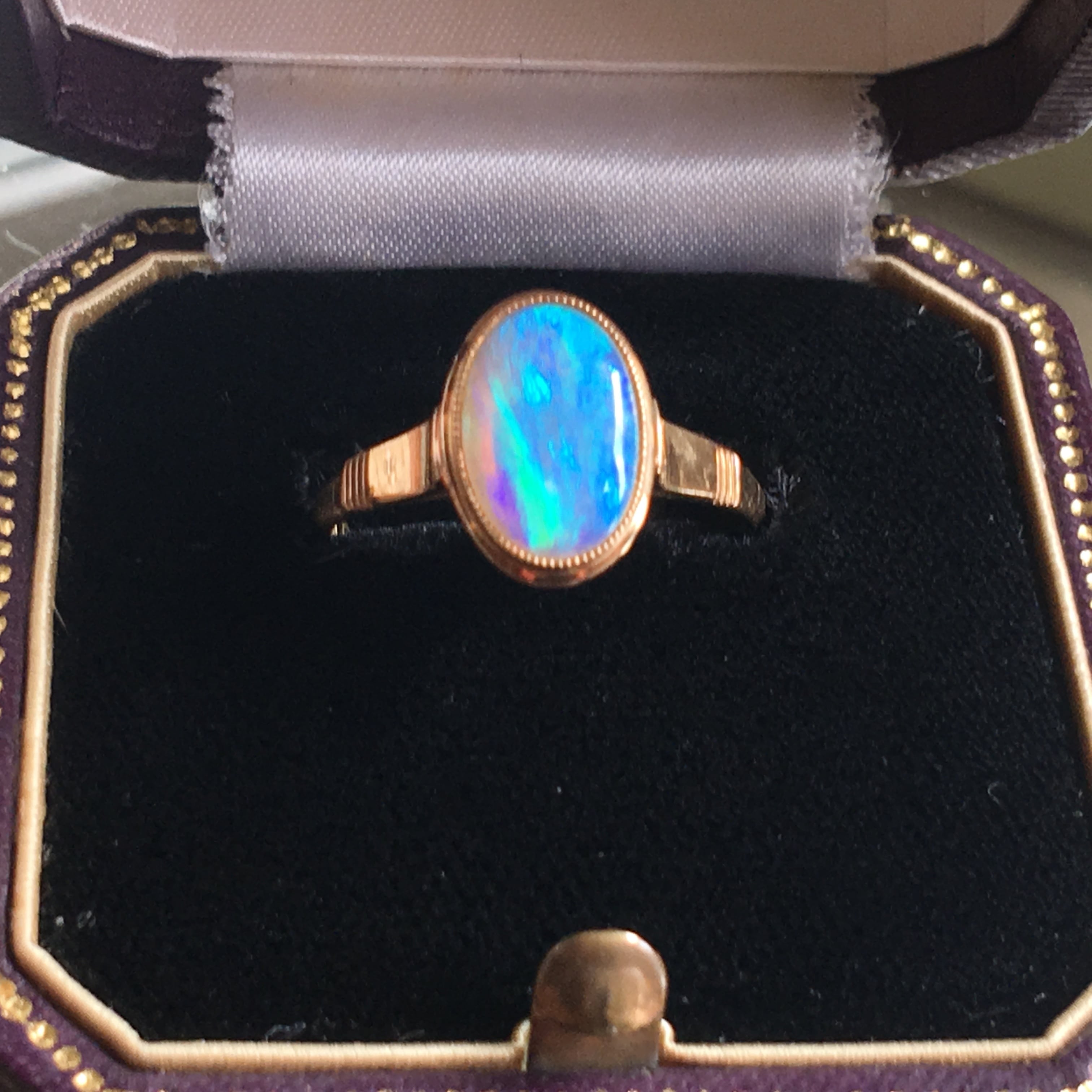 ヴィンテージ K18 光彩オパール覆輪留めリング