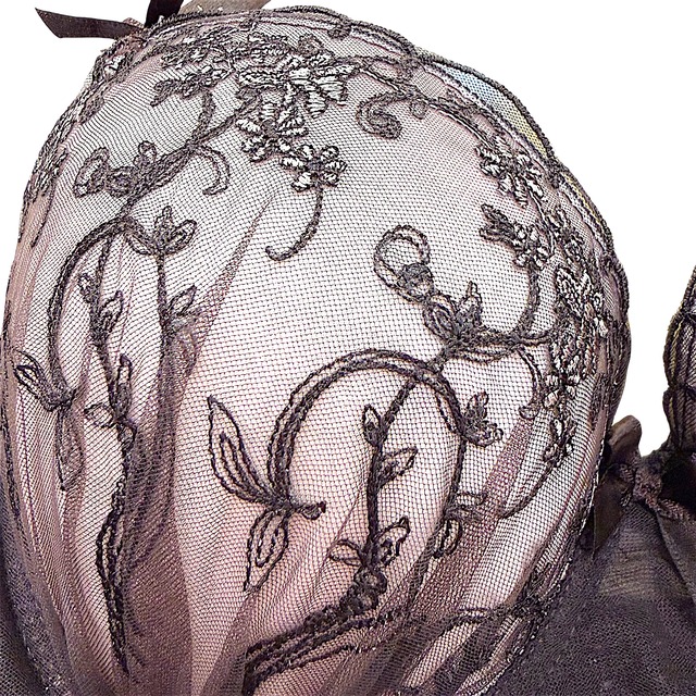 BCDcup【76570ブラウン】ブラウン刺繍脇高補整ブラ