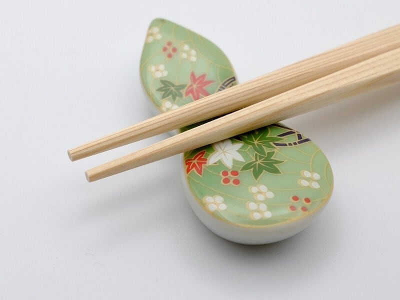 吉野[廣箸産]杉卵中箸(らんちゅうばし)24cm 白帯巻き 1000膳 | 安間製箸