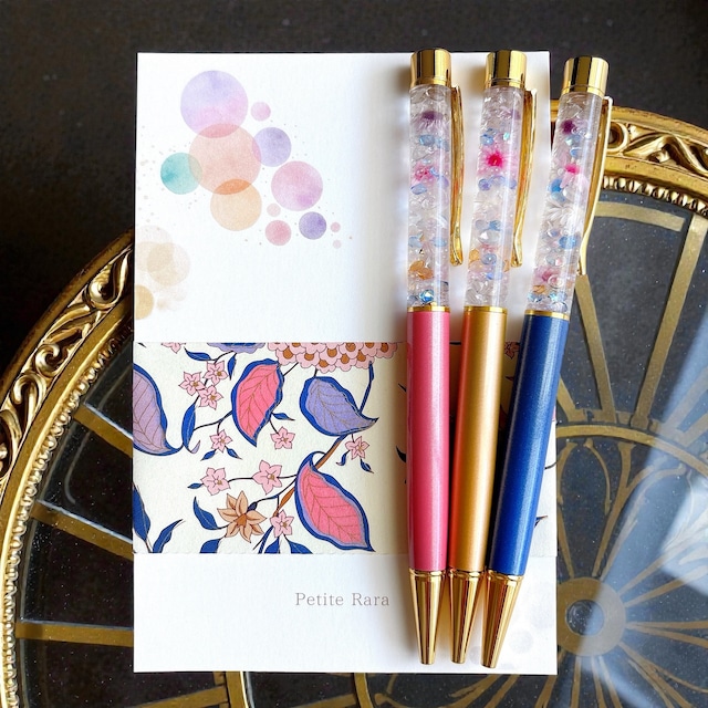 Moonlit Bloom – ハーバリウムボールペン 選べるチャーム / 替え芯 クリアケース付き