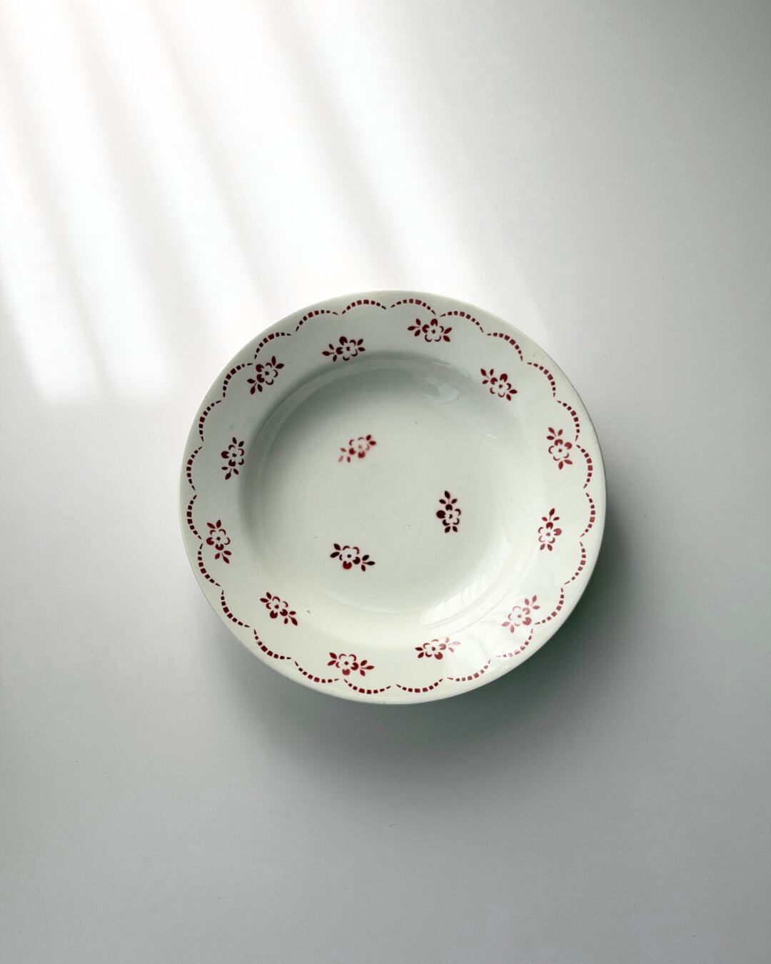 Saint amand サンタマン / 赤の小花柄 深皿プレート