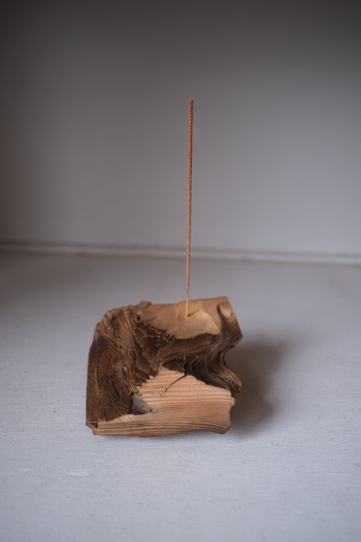 一枚板お香立て 樅木 -momi- | TORINOKI FURNITURE