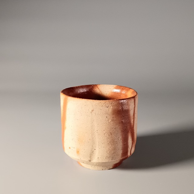 備前緋襷酒呑　Bizen sake cup with rice straw red