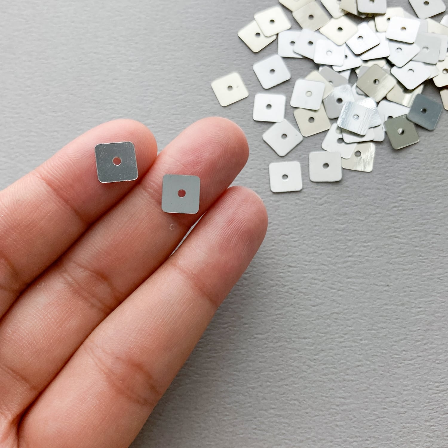 スパンコール付き　セット 中心穴あきスクエアスパンコール（7mm） | Dua-アクセサリーパーツショップ