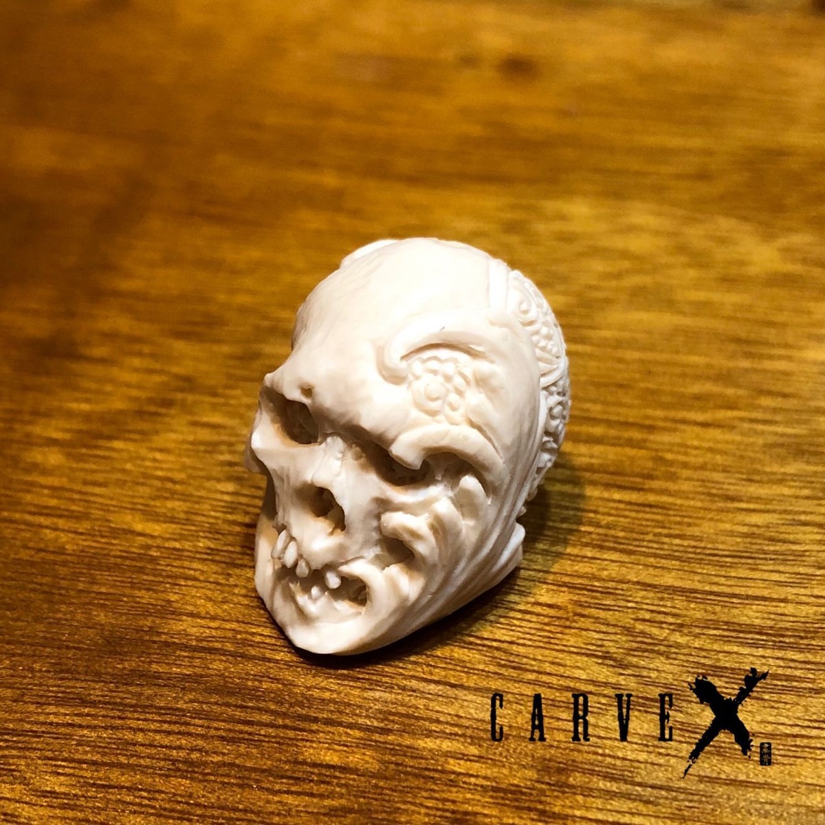 手彫りスカル carveX 鹿の角 緩まり 髑髏 根付 手作り ペンダント 