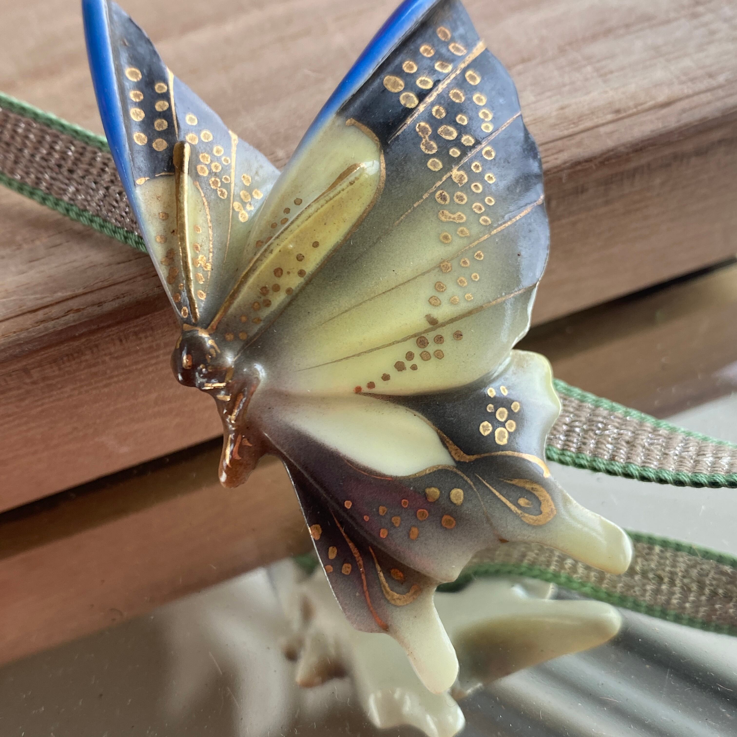 アンティーク　有田磁器　蝶々の帯留め