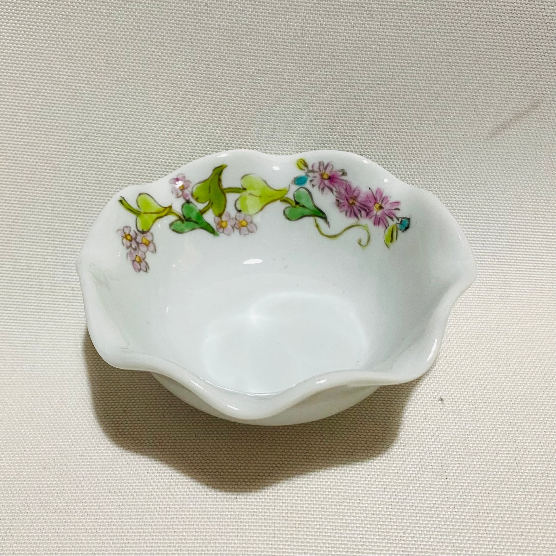 有田陶器市価格 波縁ミニ鉢 花カズラ絵 | kimie＿shino(しのえ工房)