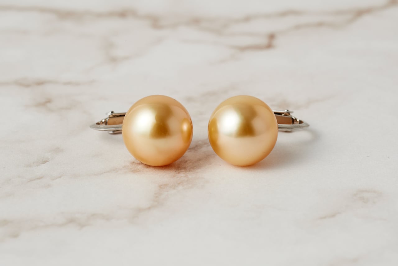 11mm 大玉南洋パールイヤリング（ゴールド／ホワイト／ブラック  