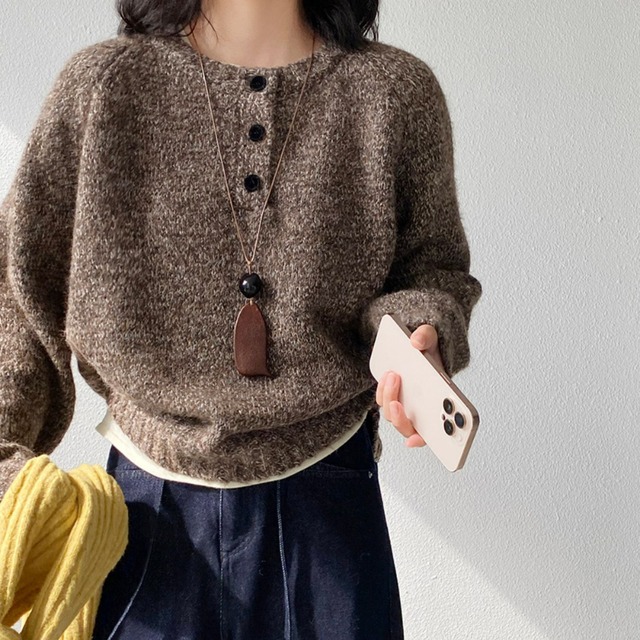 button-front crew neck knit top J00145