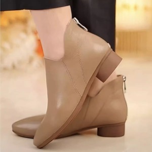 【送料無料】 ブーツ 2色 革靴 靴 シューズ ローヒール ポインテットゥ PU エレガント 可愛い 大人可愛い きれいめ シンプル カジュアル シック コンサバ 華やか 大人 上品 おしゃれ 主役級 こなれ感 高見え 高級感 無地 秋 防水 お呼ばれ レディース 女性用 ママ 20代 30代 40代 デート お出かけ 女子会 休日 お茶会 授業参観 垢抜け デイリーユース 普段使い ファッション コーデ スタイル 楽ちん 歩きやすい 脚長 定番 スタイルアップ ベージュ ブラック 大人カラー モノトーン