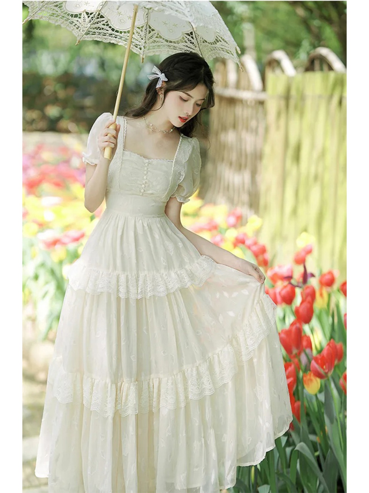 【0040】Tiered Floral Embroidery Lace Short Sleeve Dress