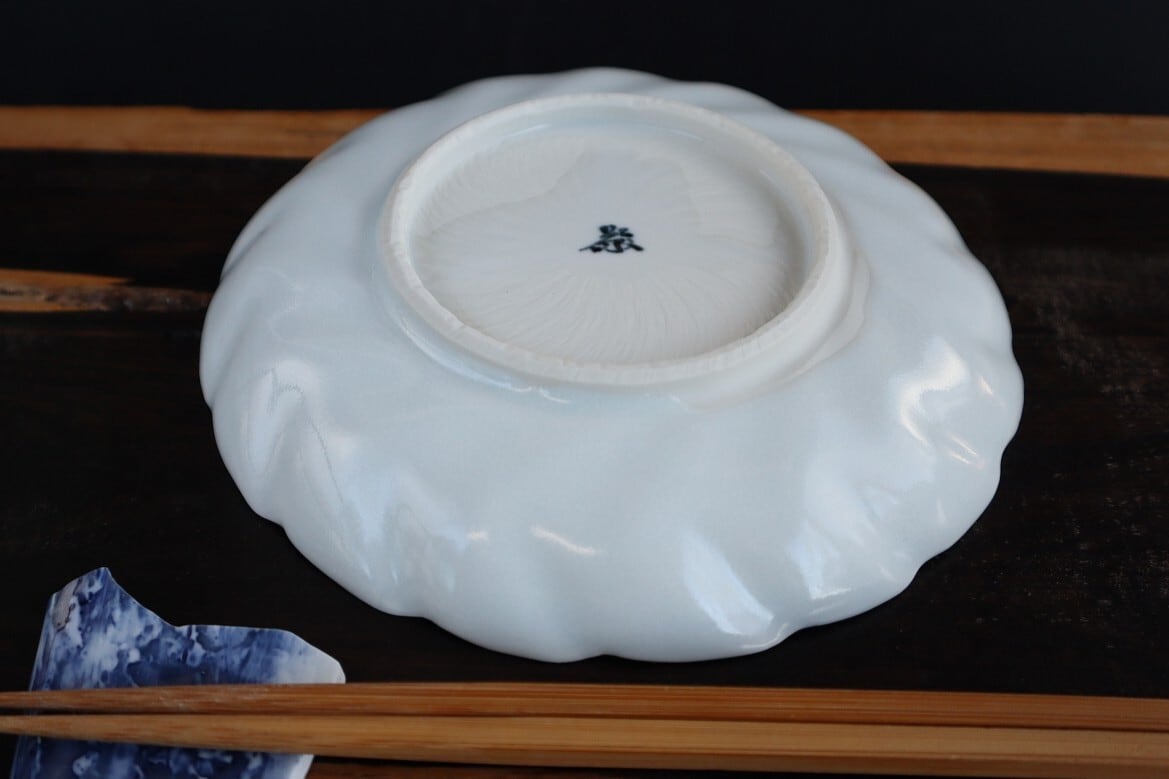 京焼 清水焼》白磁ねじり菊文五寸皿 | 陶つちやま