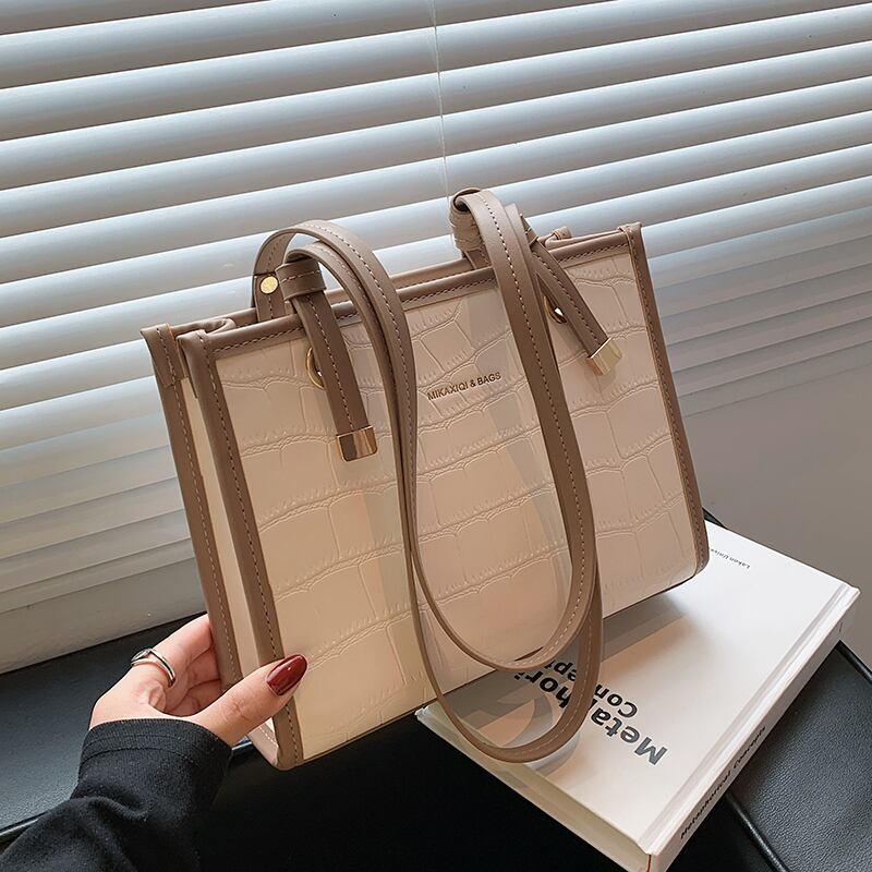 オータムウィンターショルダーバッグレッドカジュアル 秋物 冬物 トートバッグ Tiancai_Wing_Bag79425169400