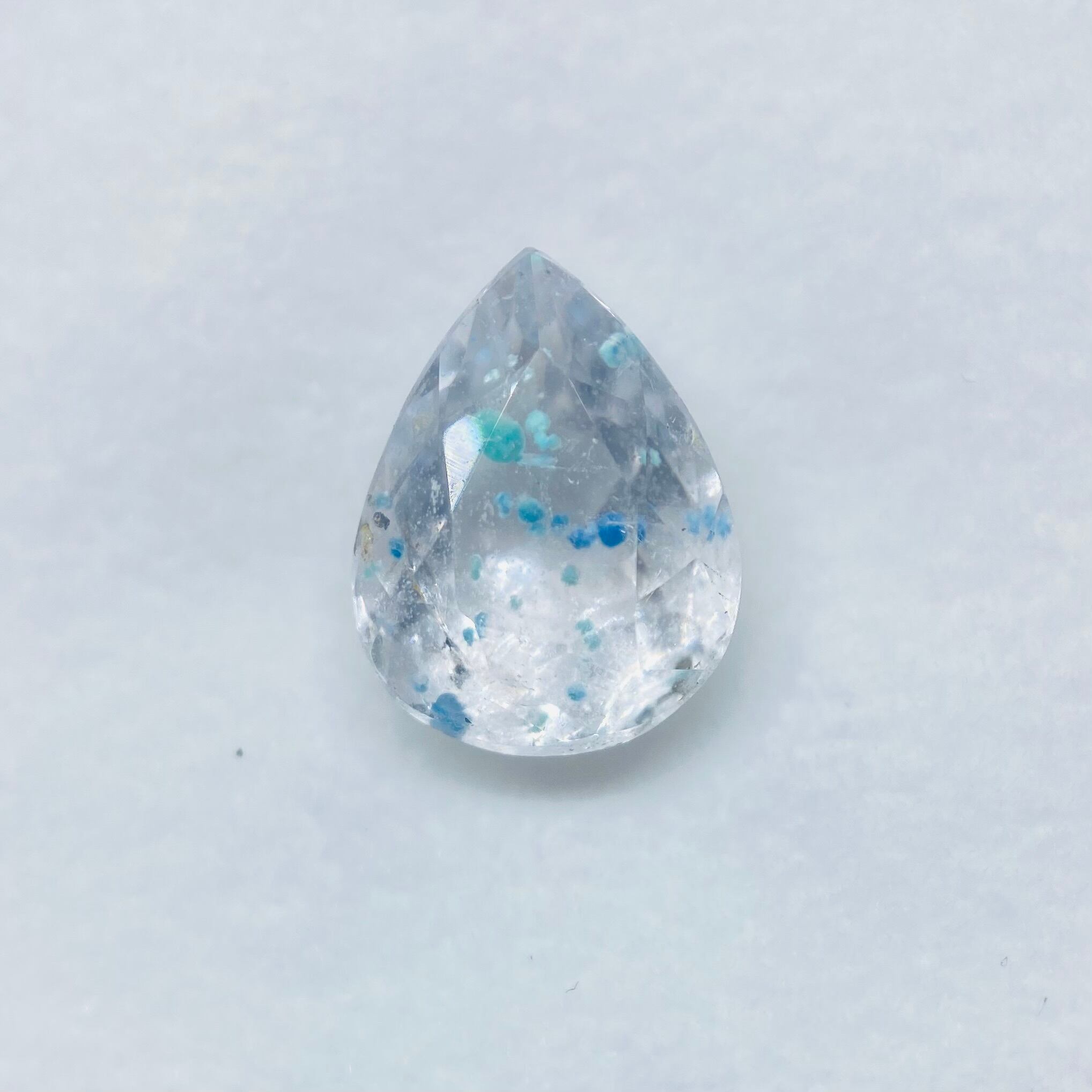 ファセットカットの珍しいギラライトインクオーツ