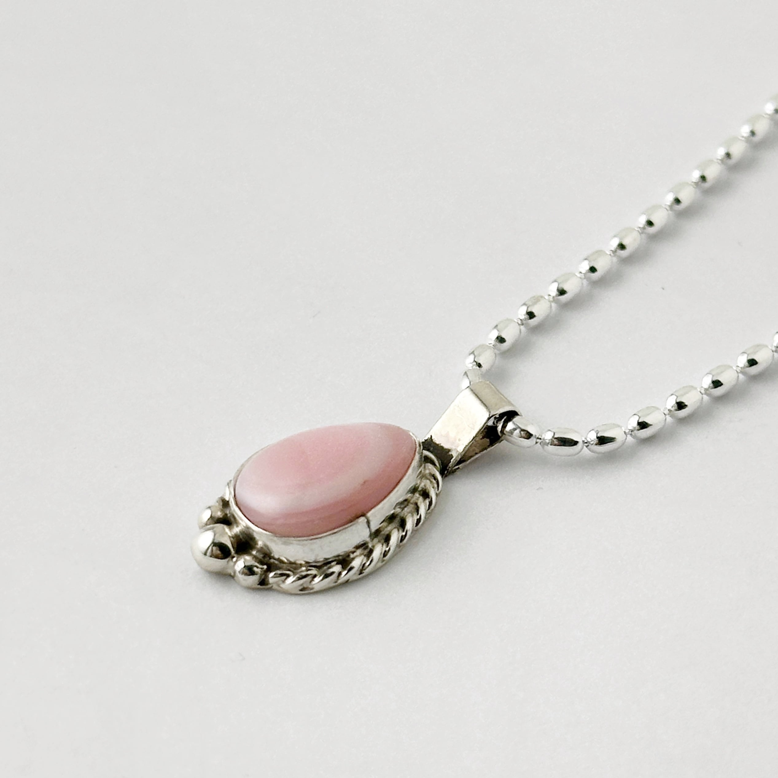Indian Jewelry 》ドロップ型 コンクシェル ペンダント ネックレス