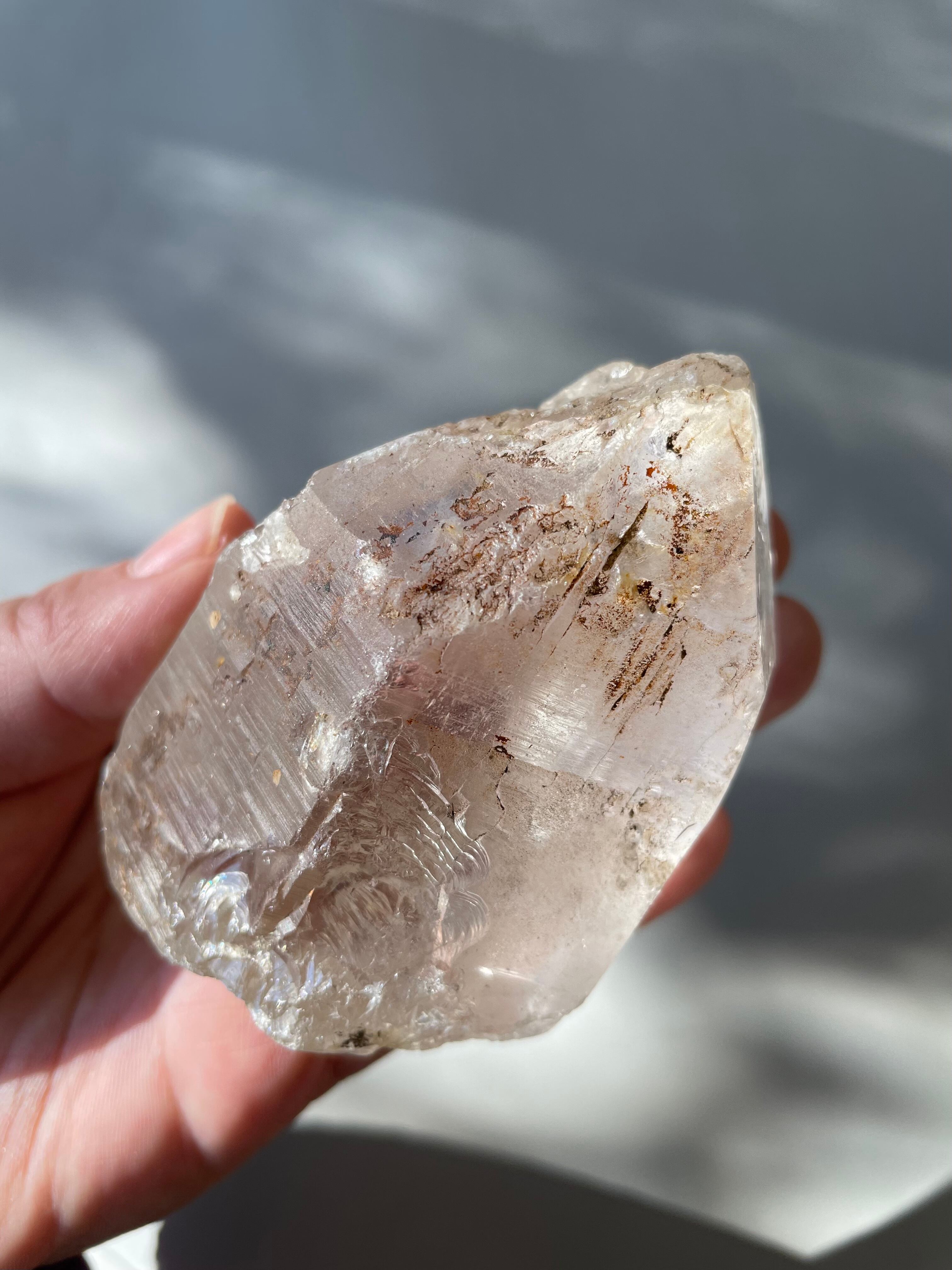 パキスタン　ギルギッド　スカルドゥ　パルディスタンス州産　レインボーアイスクォーツ