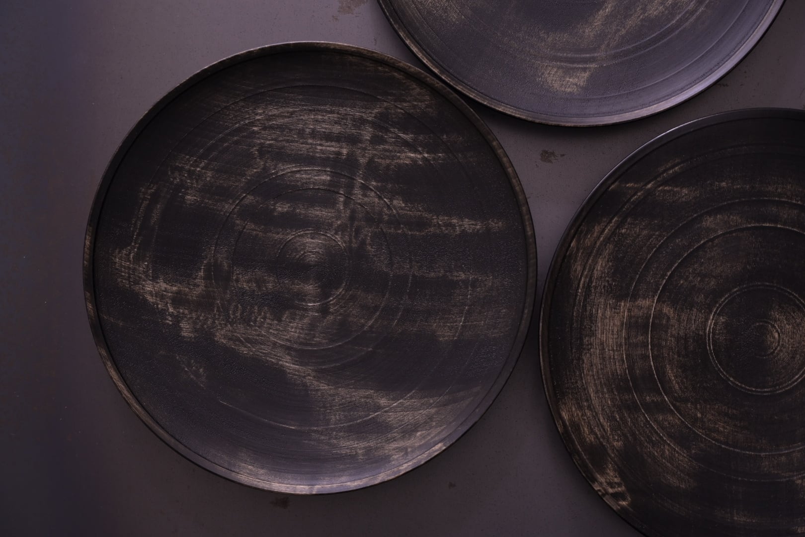 蝶野秀紀 栃ガラスコート挽きたてリムプレート 黒 22cm