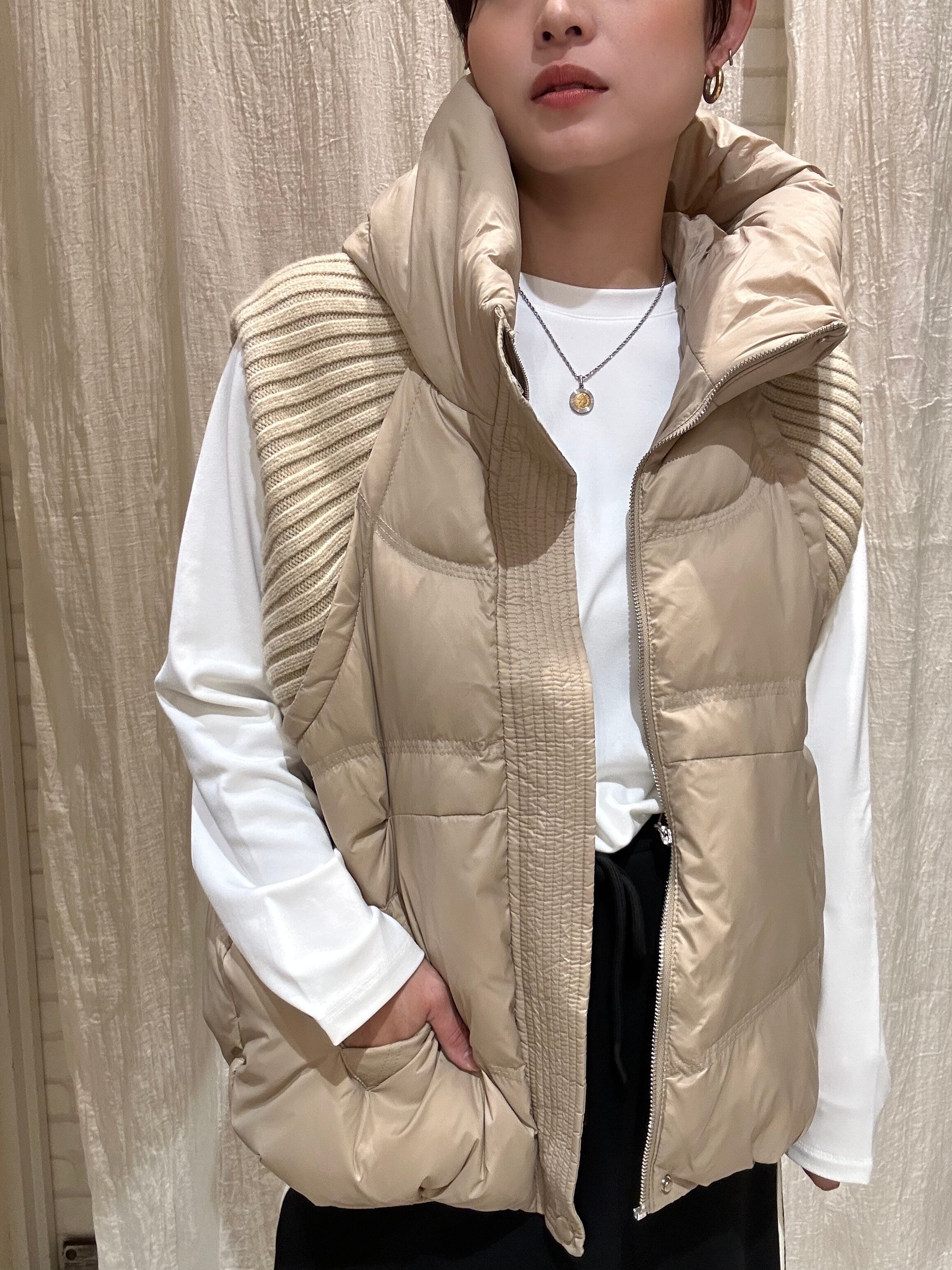 美品 PESERICO ペゼリコ ニットドッキングダウンベスト ビジューポケット ニットドッキングダウンベスト Pauline Bleu(ポリーヌブロー) | EARL