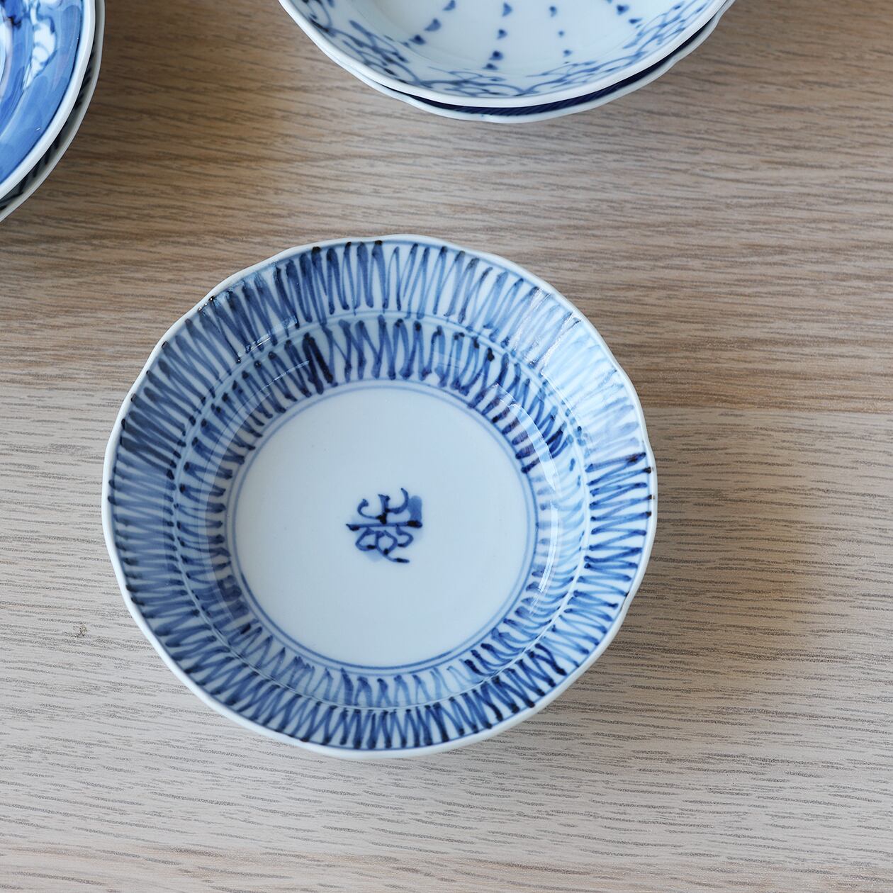 【未使用】与志郎窯　井手國博作　銘々皿　５枚　有田焼 桔梗小皿 】網千段（No.6）｜井手國博・与志郎窯〈有田焼〉 | に