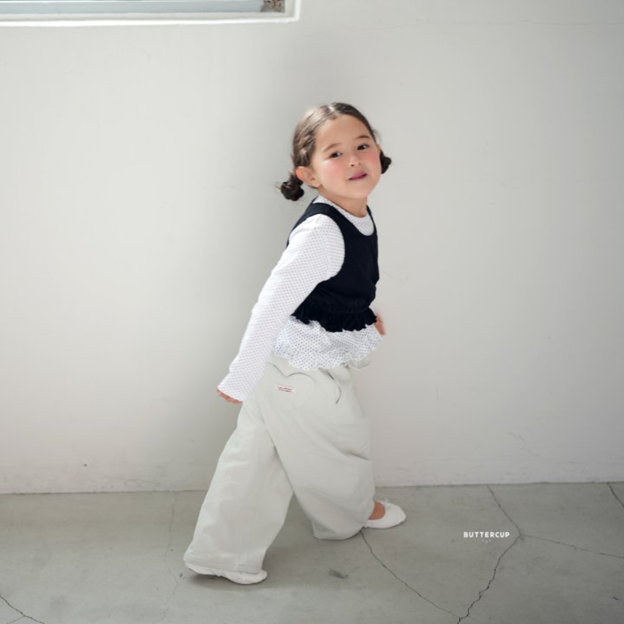 [BUTTERCUP] Eyelet frill top / [버터컵] 아일렛프릴탑