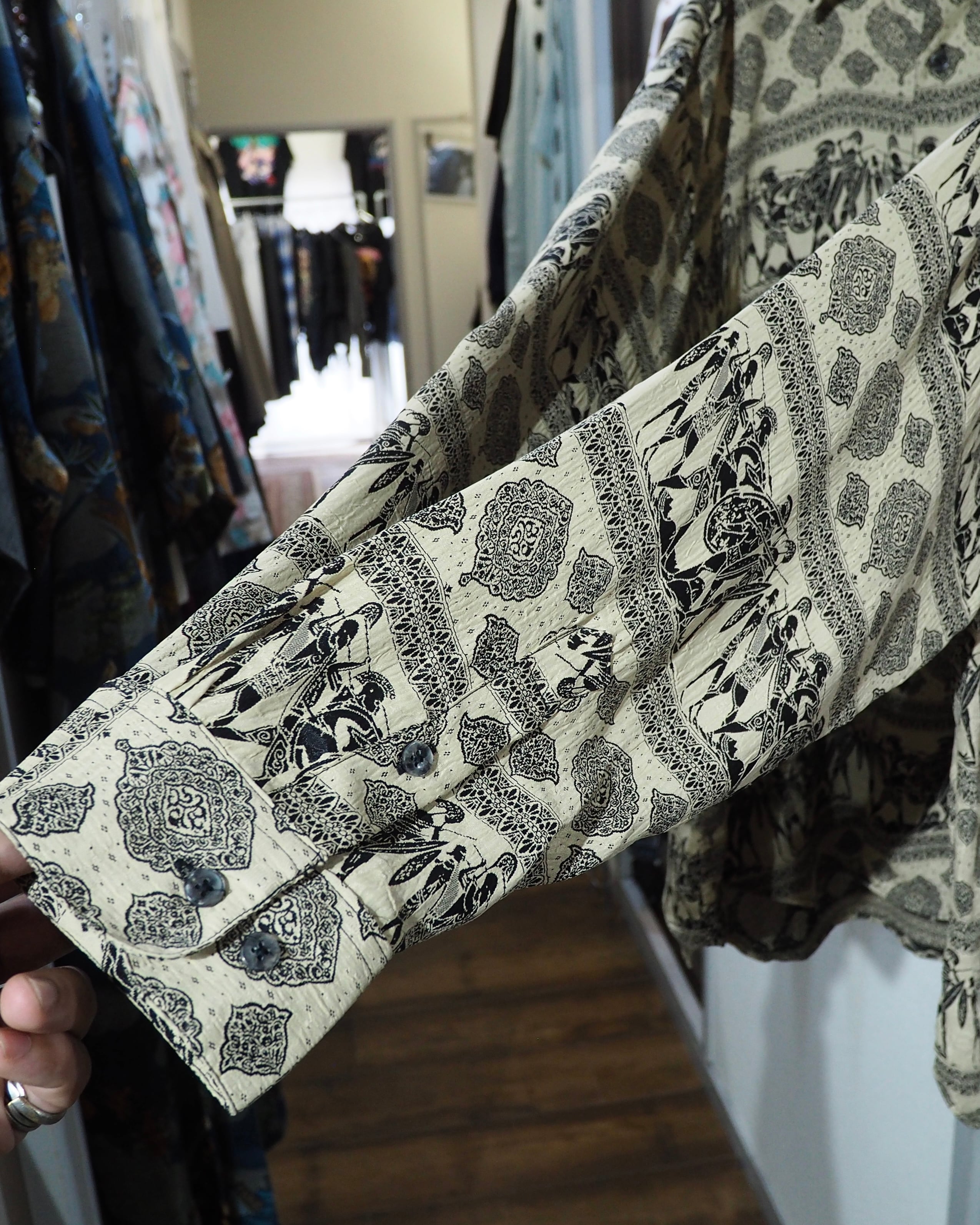 1990s " GOOUCH- Phiz " Soldier × Geometric pattern Embossed vintage Drape loose shirt